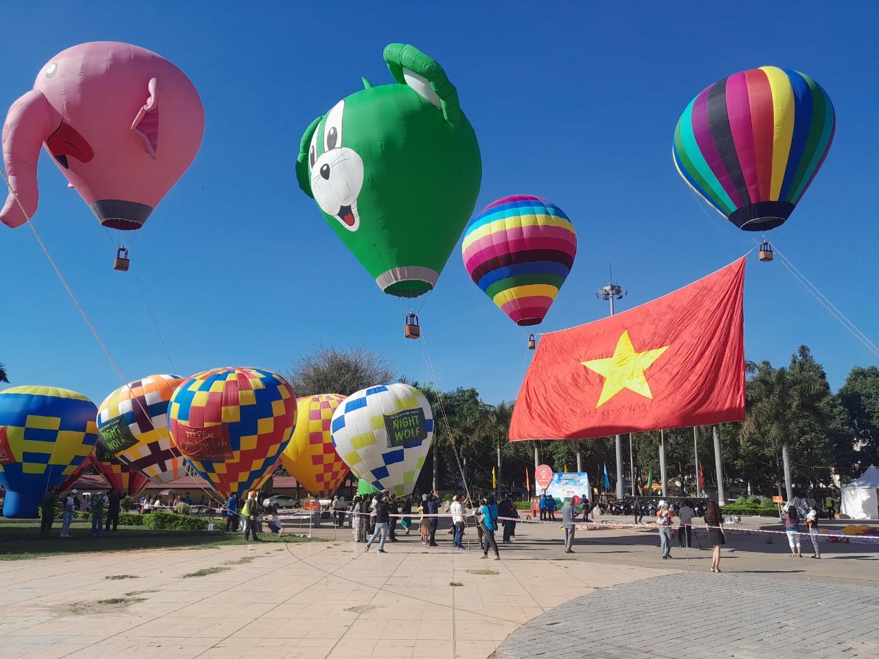 Tưng bừng Lễ hội Khinh khí cầu tại Quảng trường 16/3, thành phố ...